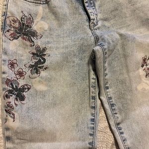 Jessica Simpson
Forever Roll Skinny Jeans acid wash, flowers on jean legs